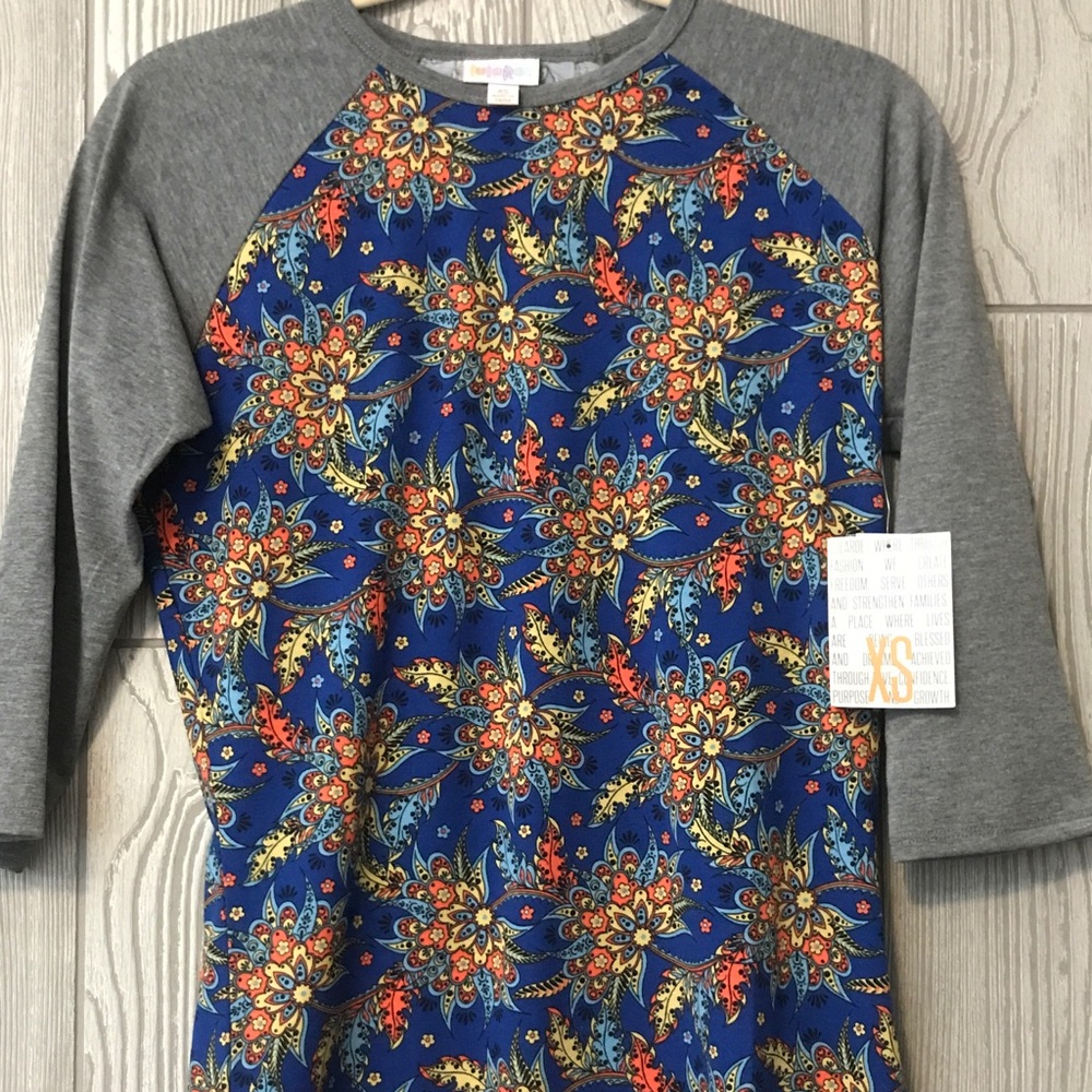 XS Lularoe Randy Tee